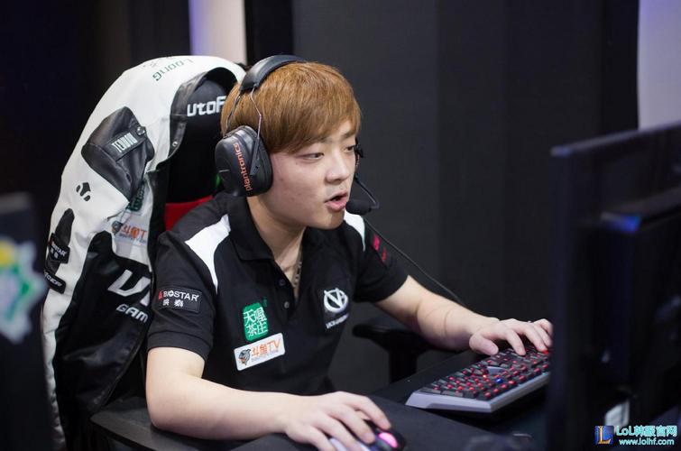 Team WE 是冠军！ Team WE 击败了 Anyone's Legend ，赢得了新赛季的第一场小比赛胜利