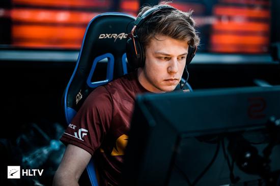 Theshy老头杯赛前群访：没什么压力，有信心夺冠