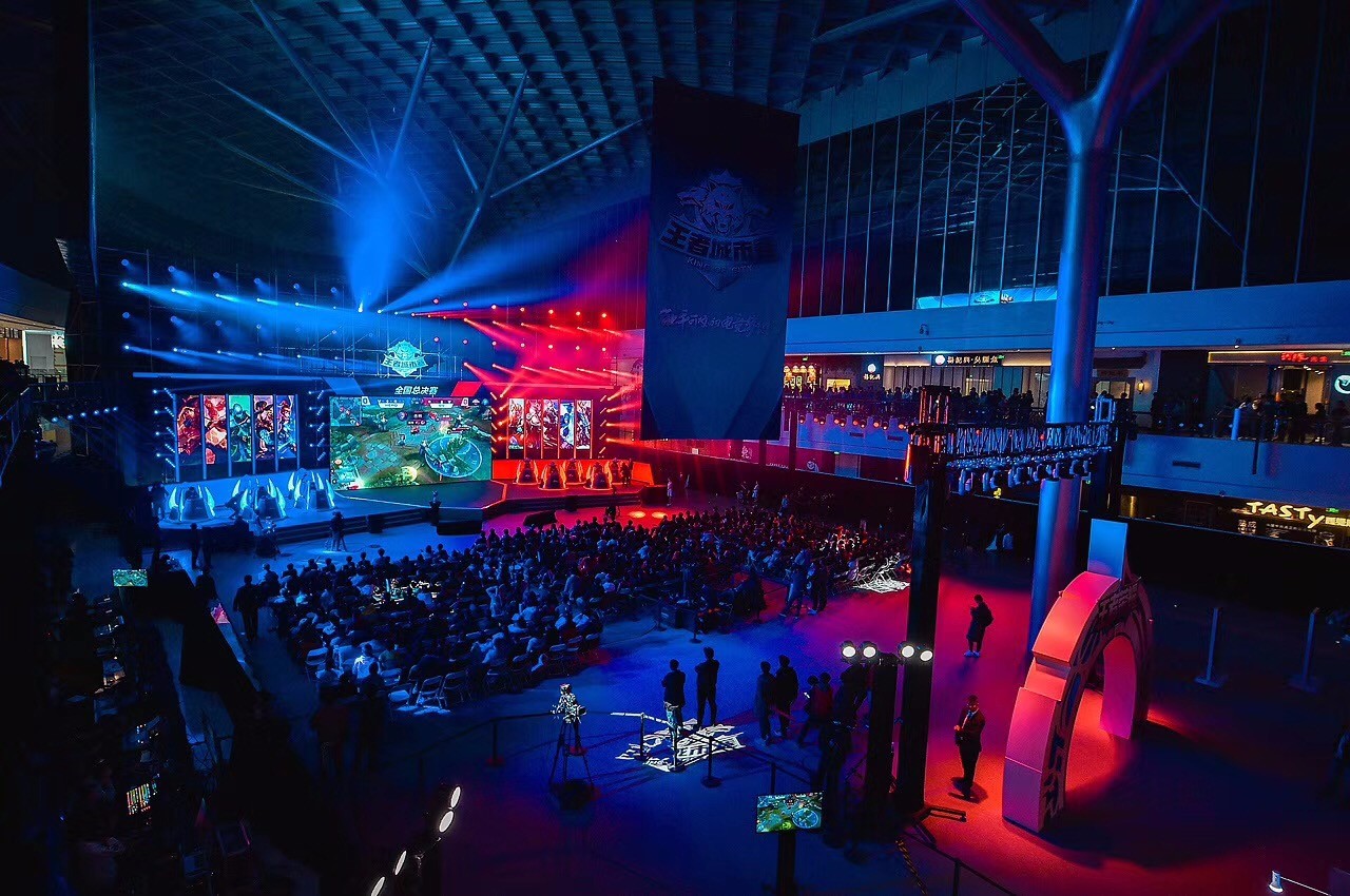 HLE的第二次失利和 T1 的艰难胜利；- LCK 2025赛季日回顾