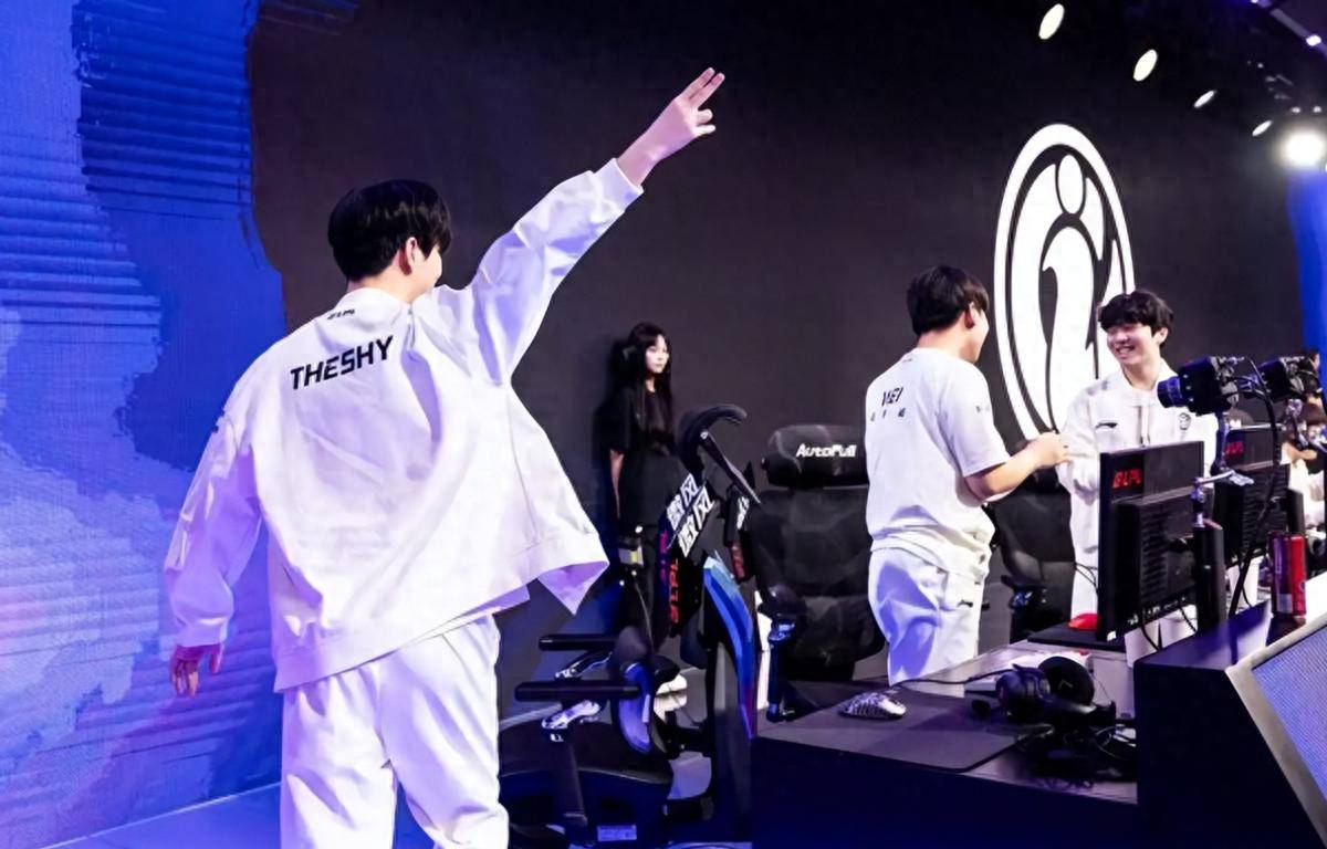 【战报】王者荣耀2020KPL秋季赛，成都AG超玩会 3：0 DYG锁定季后赛！