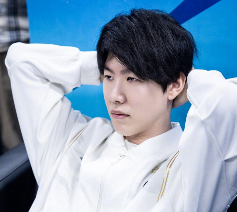 表演开始了！ LPL 春节联欢晚会阵容： knight 和 haichao 中路对决！ TheShy 首次对阵 Xiaoxu