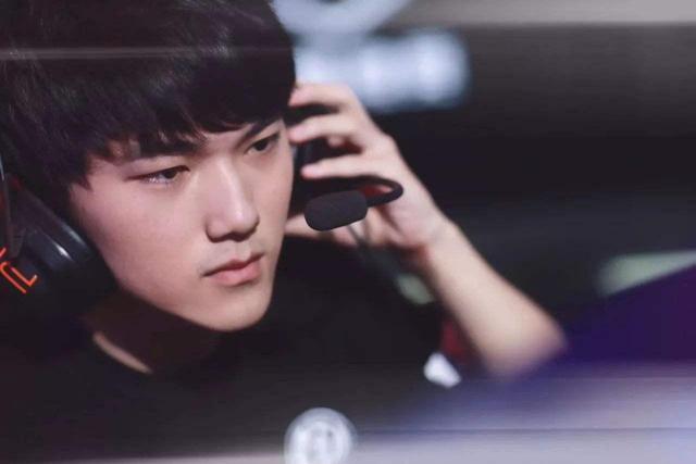 Mouz 是最后一支晋级 PGL Cluj-Napoca 2025 季后赛的队伍，击败了 Virtus.pro 。