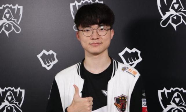 Astralis 在 PGL Astana 2025 的半决赛中以 2：1 自信地击败了 aurora 。