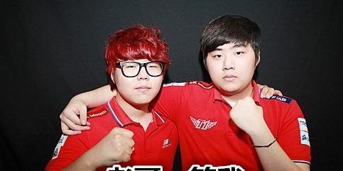 神回来了！ rookie 的 Crow 1拉动3次爆炸控制了 Royal Never Give Up 的早期崩溃， Invictus Gaming 获得了赛点