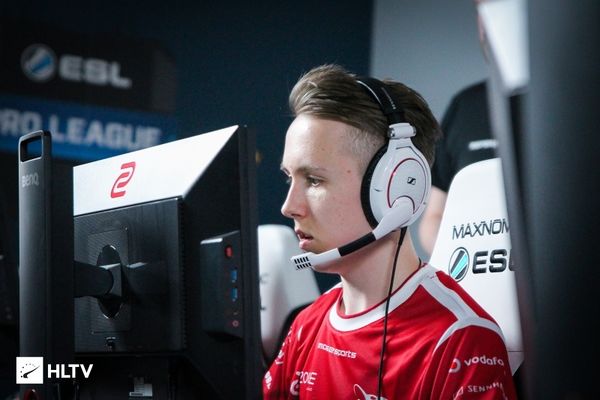 CSGO BLAST秋季赛第二日：节目效果拉满